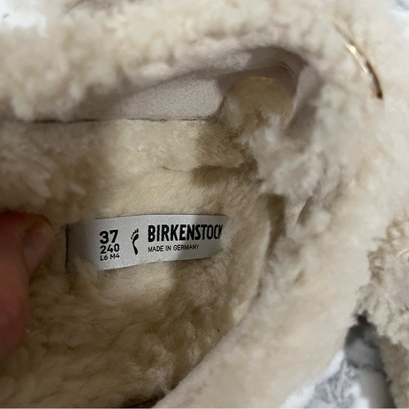 Birkenstock Arizona Gold Big Buckle Shearling Teddy Slide Sandals Cream Size 6 - Picture 13 of 16